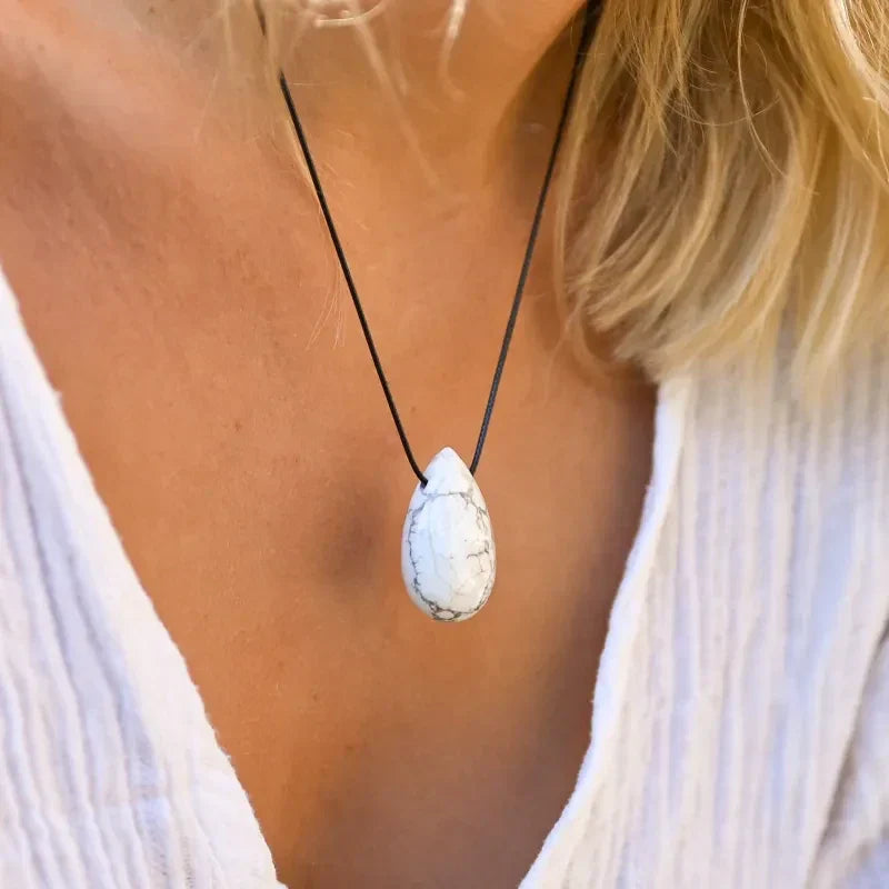 Collier Howlite